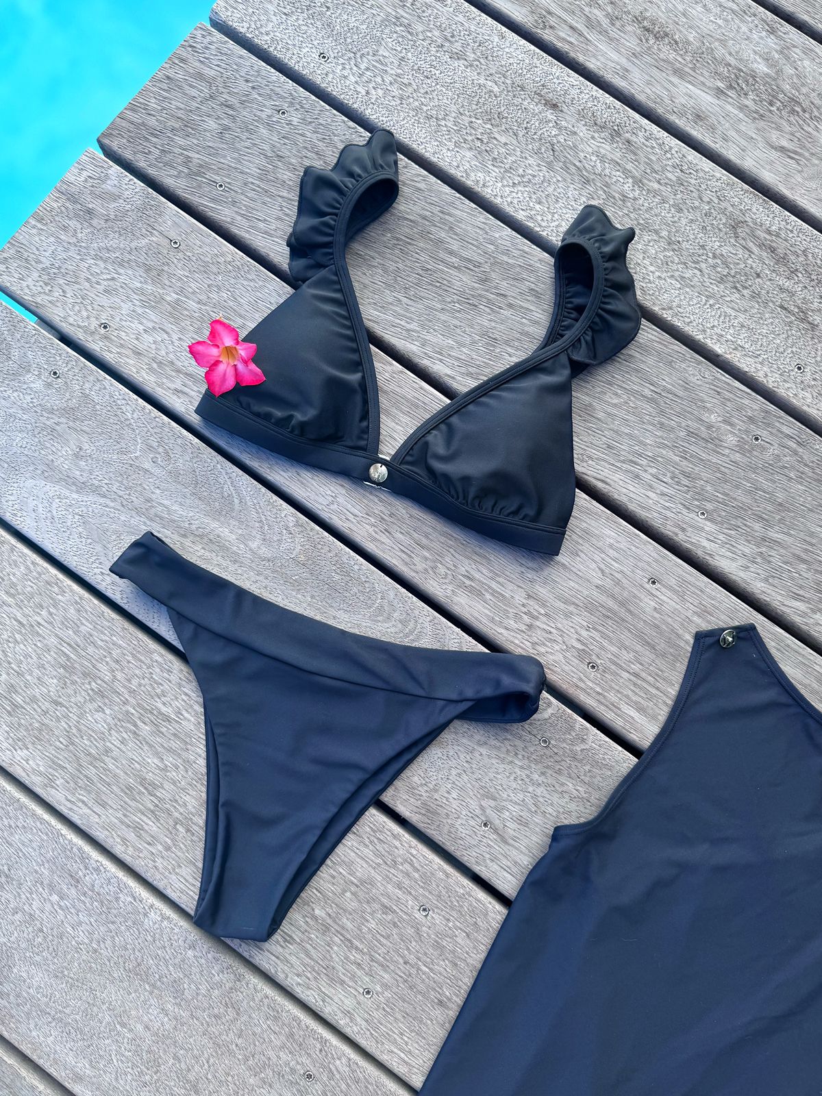 Ensemble maillot/robe 3 pièces - Haut triangle, bas culotte taille basse et jupe courte