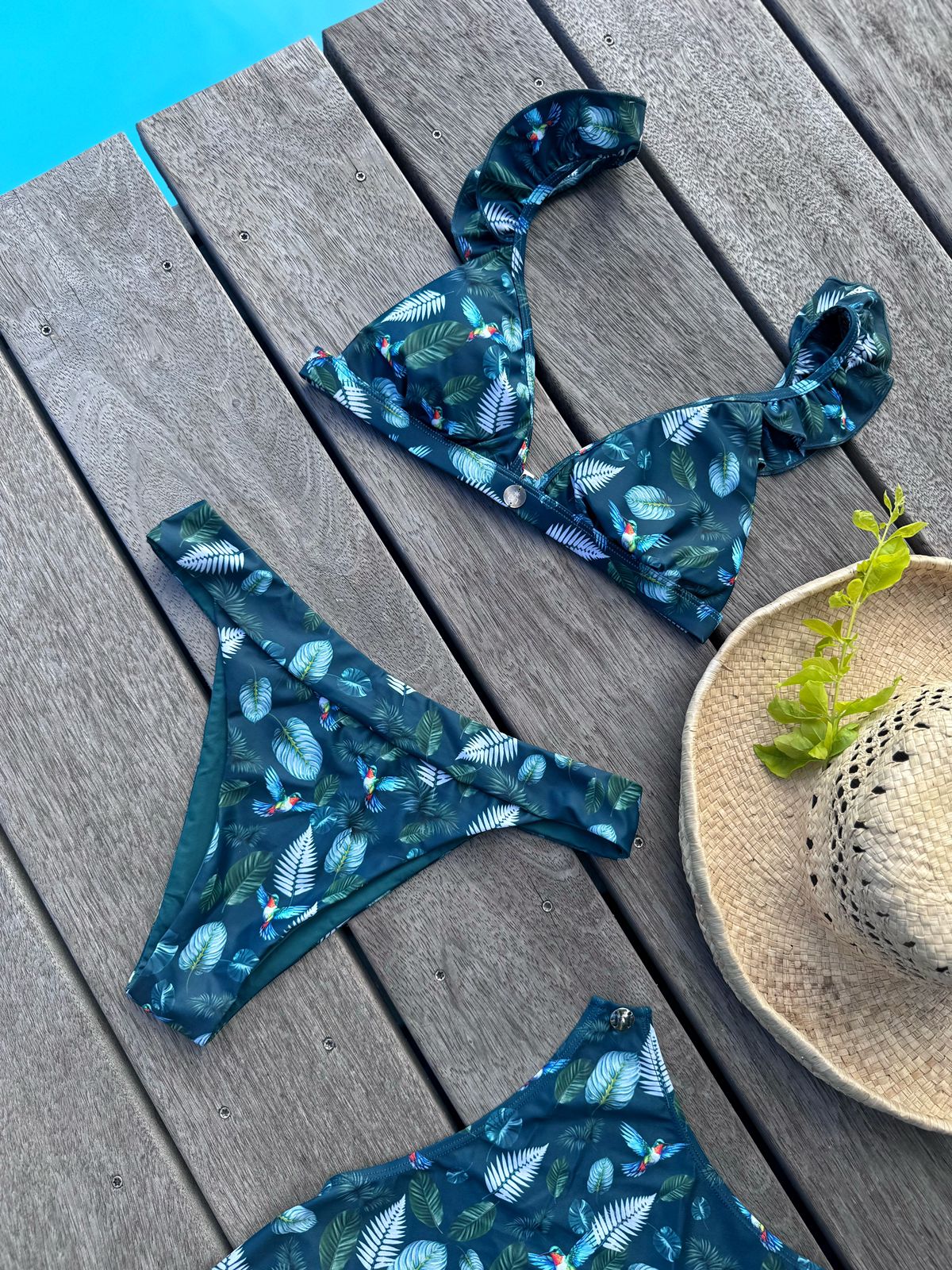 Ensemble maillot/robe 3 pièces - Haut triangle, bas culotte taille basse et jupe courte